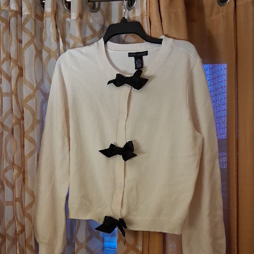 Preswick & Moore Cream Cardigan with Black Bow Details